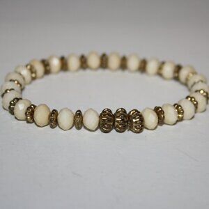 Beautiful cream and gold beaded bracelet 7"